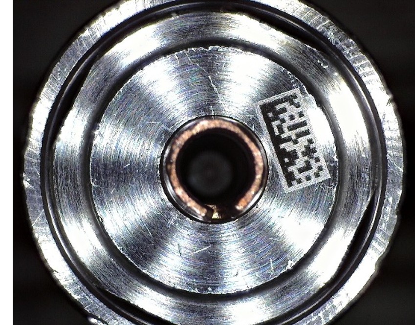 Fuel injector part without light oils due to removal with co2 spray cleaning